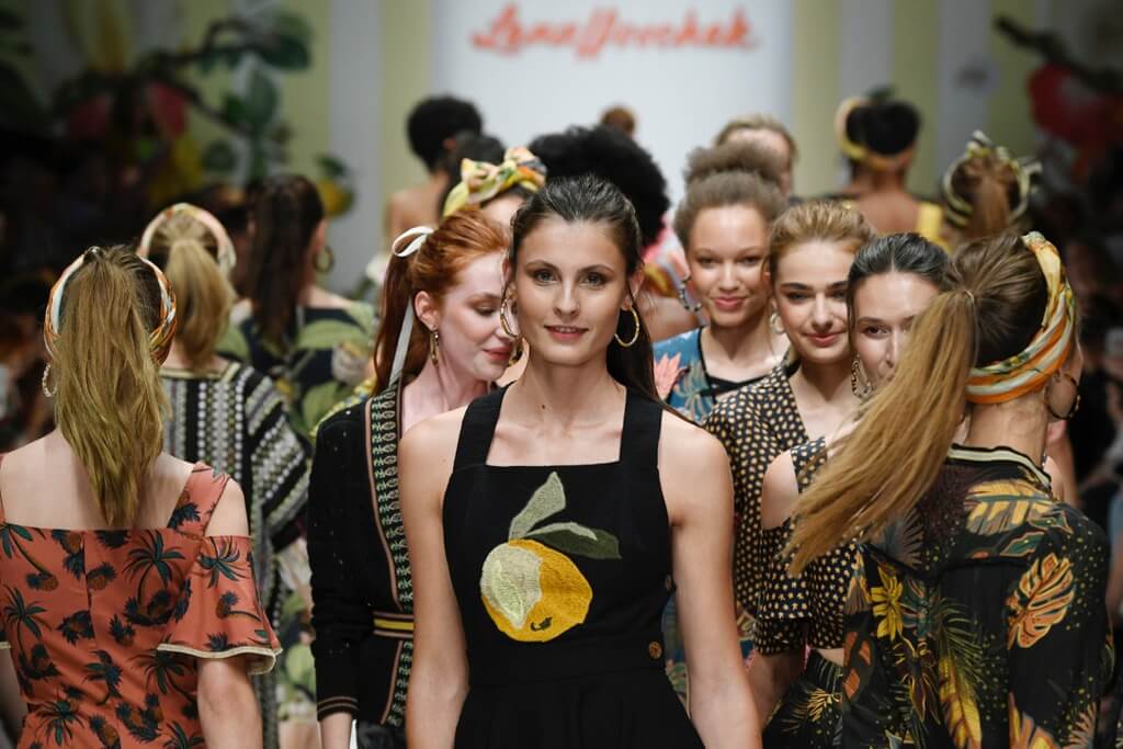 Mercedes-Benz Fashion Week Berlin S/S 19 | LENA HOSCHEK Show | Photo © Stefan Knauer/Getty Images for MBFW